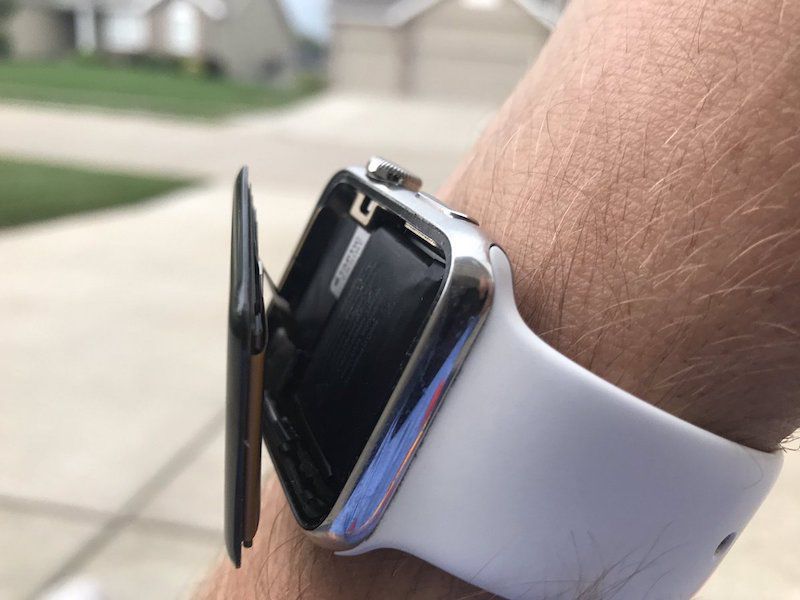 Против Apple подан групповой иск из-за вздутия аккумулятора в смарт-часах.