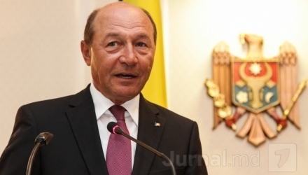 A absolvit Institutul de Marină Mircea cel Bătrân din Constanța, Facultatea de Navigație, Secția Comercială.