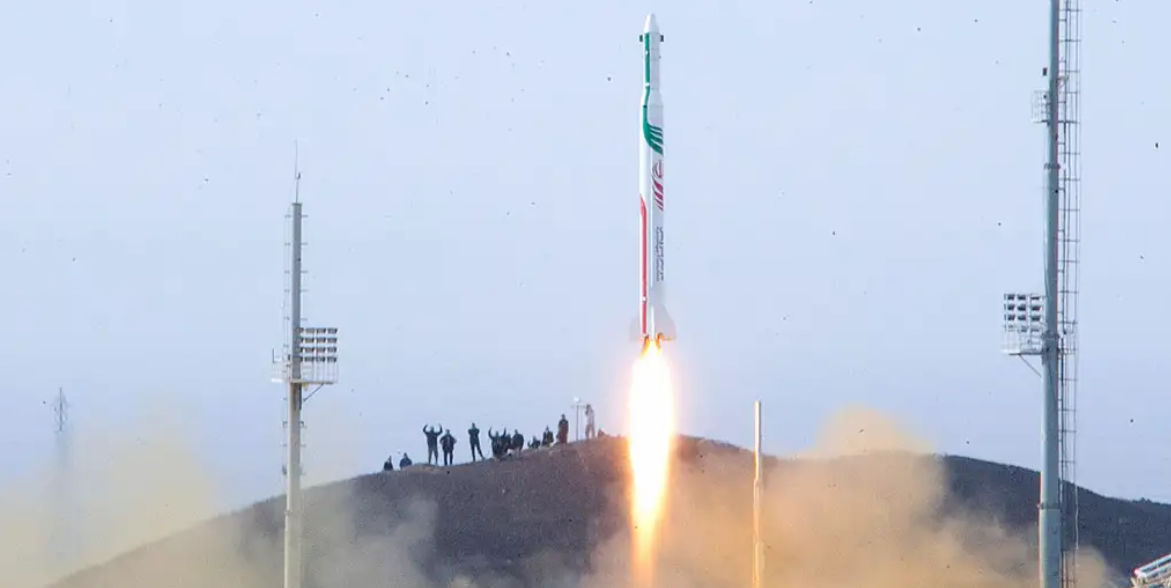 Iranul a lansat pe orbită satelitul Chamran-1.