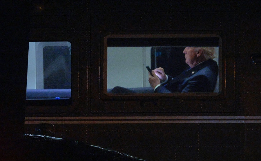 Трамп удалил видео с Бараком и Мишель Обама в виде обезьян.