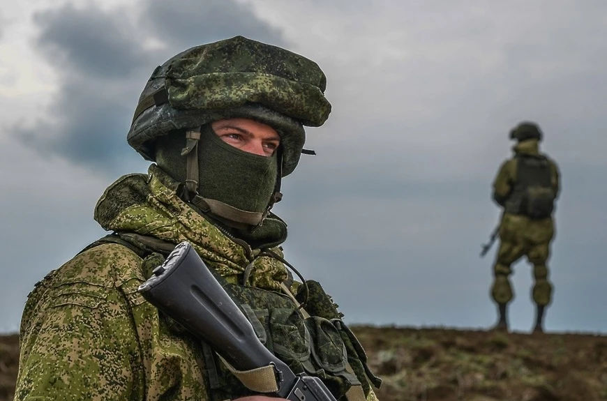 В РФ приняли закон об отмене возрастного предела для контрактной службы.