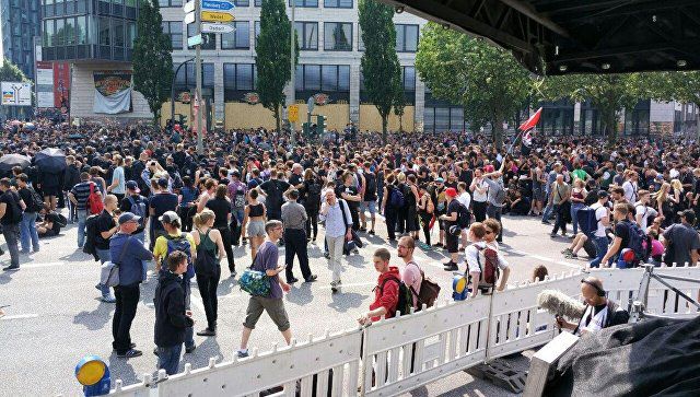 Антиглобалисты вновь вышли на улицы Гамбурга, где проходит саммит G20.