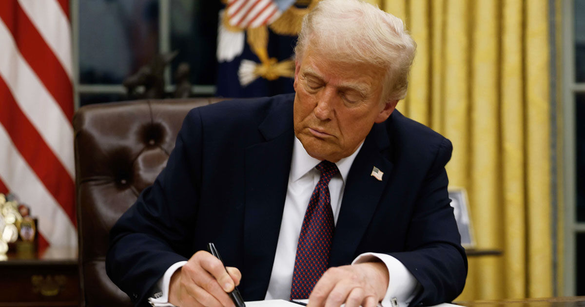 Трамп помиловал основателя криптобиржи Binance Чжао Чанпэна.
