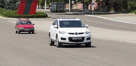 Автомобили с нейтральными номерами вскоре смогут выезжать за границу.