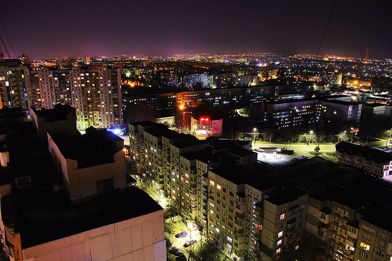 Chişinăul de seară devin un oraş al luminilor. Foto: Stiripozitive.eu