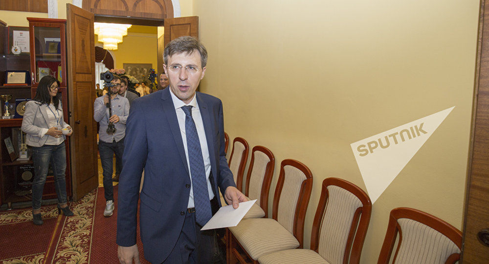 Totodată, Ceban a subliniat că ar fi preferabil să fie adoptată o decizie în CMC, deoarece asta va simplifica mult procesul.