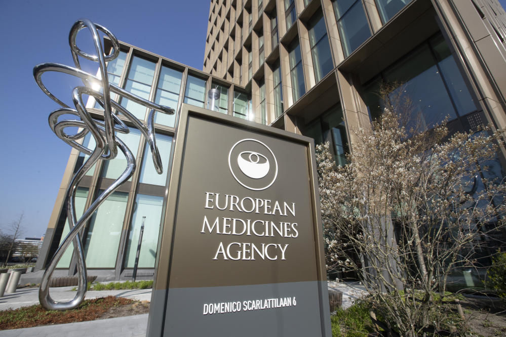 Регулятор ЕС одобрил использование двух препаратов для лечения коронавируса.