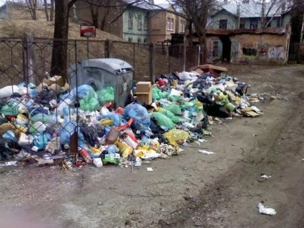 Правительство Латвии объявило режим чрезвычайной ситуации из-за кризиса с мусором в Риге.