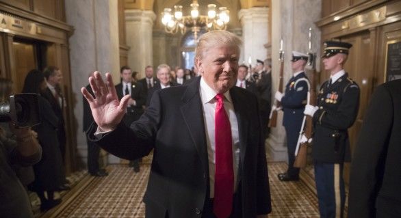 Trump va avea convorbiri telefonice cu Hollande, Merkel și Putin. 