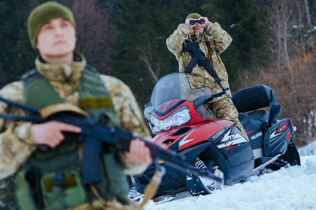 Госпогранслужба отмечает, что несмотря на огромное давление и угрозы со стороны криминальных группировок, пограничники и в дальнейшем будут самоотверженно выполнять свои обязанности. 