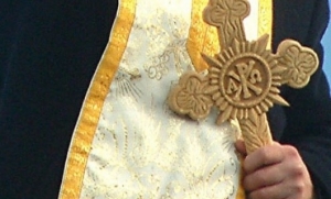 Secretarul eparhial al Episcopia de Ungheni şi Nisporeni, Vadim Corostinschi, a explicat de ce a fost oprit preotul Eugen Baluţă de a mai oficia slujbe.