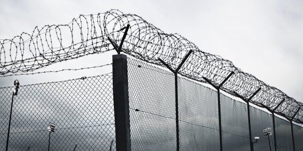 Patru deținuți, cu vârste cuprinse între 19 și 25 de ani, au încercat să evadeze din închisoare.