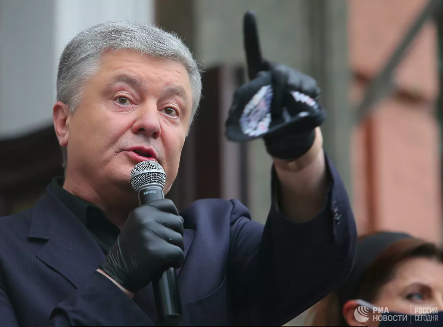 Порошенко заявил, что против него возбудили 24 дела.