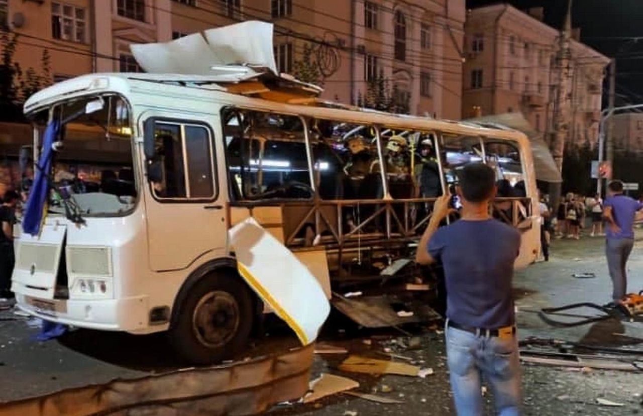 В Воронеже взорвался автобус, есть пострадавшие.