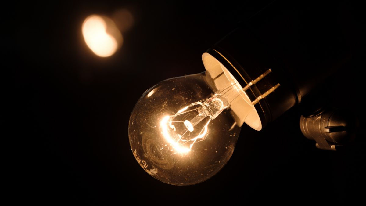 ANRE a aprobat reducerea prețului pentru energia electrică furnizată de Energocom.