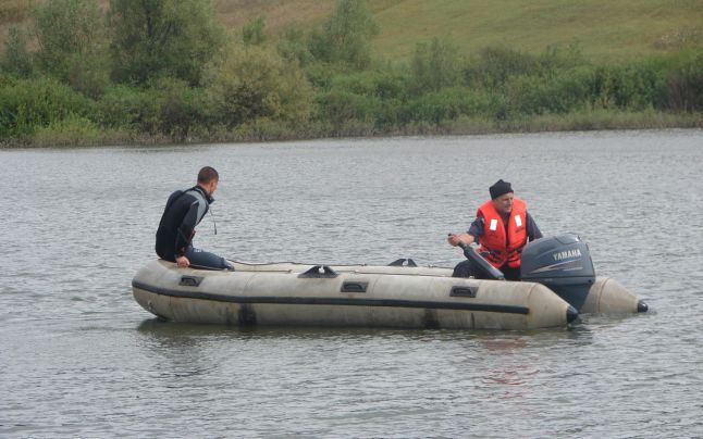 Un băiat în vârstă de şapte ani s-a înecat ieri într-un lac. Foto: adevarul.ro
