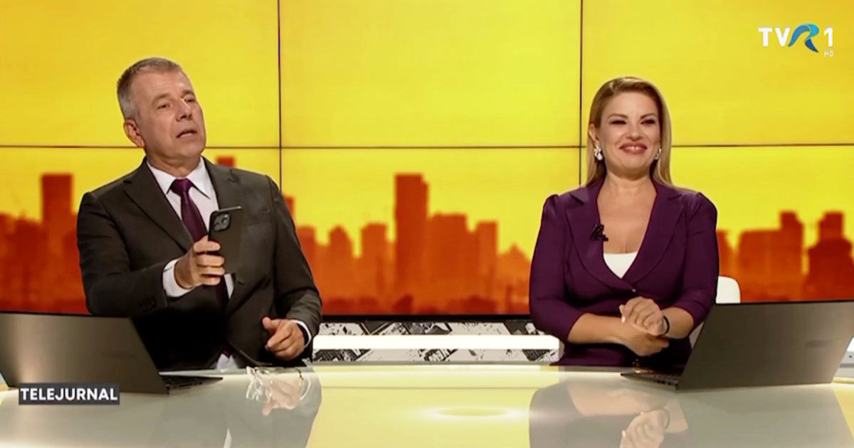 Doi prezentatori TV din România nu au observat că sunt în direct.