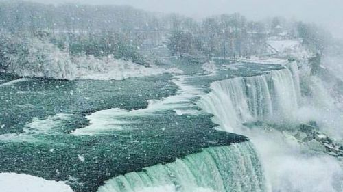 Cascada Niagara a îngheţat. Imagini surprinse la -50 de grade