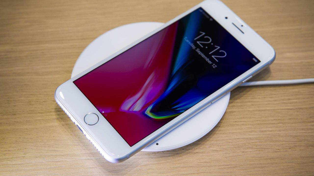 Новая версия iOS заблокировала экраны iPhone 8.