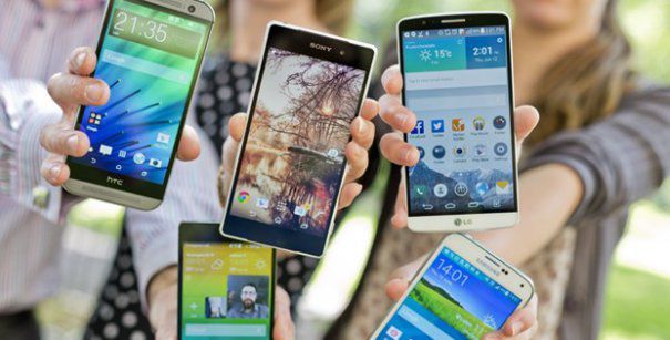 Preţul mediul al smartphone-urilor a crescut în 2017 cu 10%. 