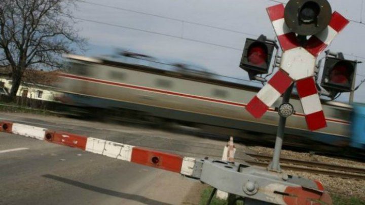 Un bărbat, lovit şi tăiat în două de trenul de pe ruta Bălți-Ungheni