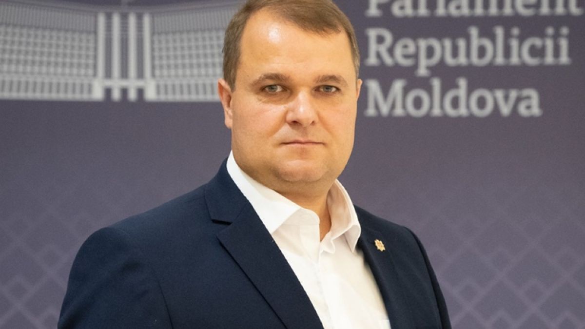 КС утвердил мандат депутата БКС Александра Нестеровского.