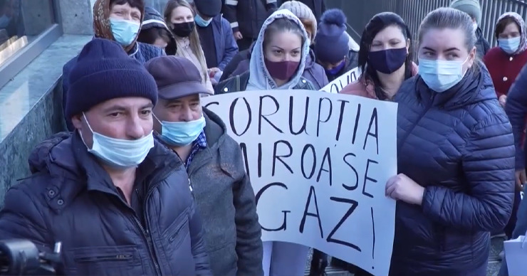 Жители села, на улицы которых не провели газ, протестовали у MoldovaGaz. 