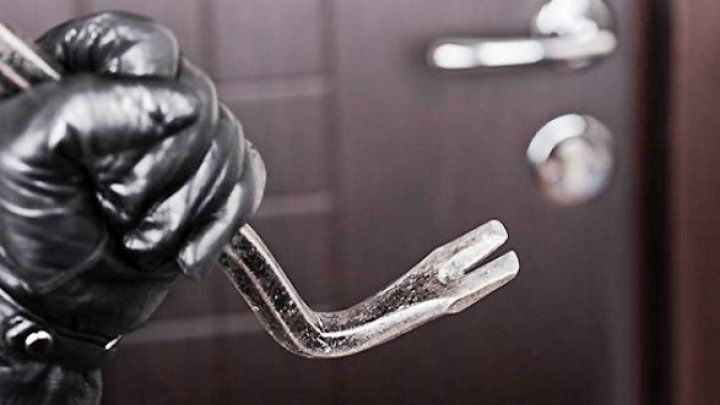 За грабеж преступникам грозит до десяти лет тюрьмы.