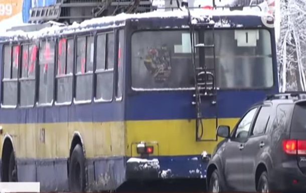 В Чернигове пассажир троллейбуса попал в реанимацию после удара током.