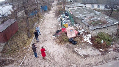Местные власти обещают скоро решить проблему.