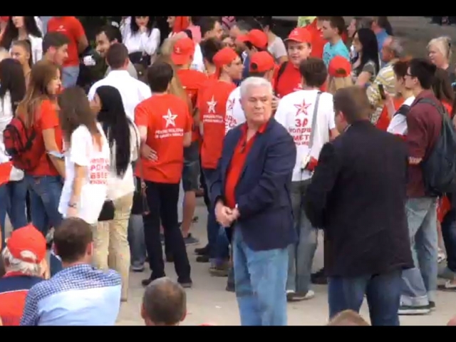 Liderul comunistilor, printre socialisti. Vladimir Voronin a fost surprins ieri la manifestatia organizata de PSRM.