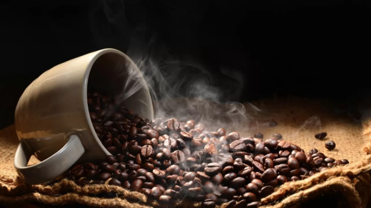 Prețurile globale ale cafelei continuă să crească pe fondul scăderii stocurilor.