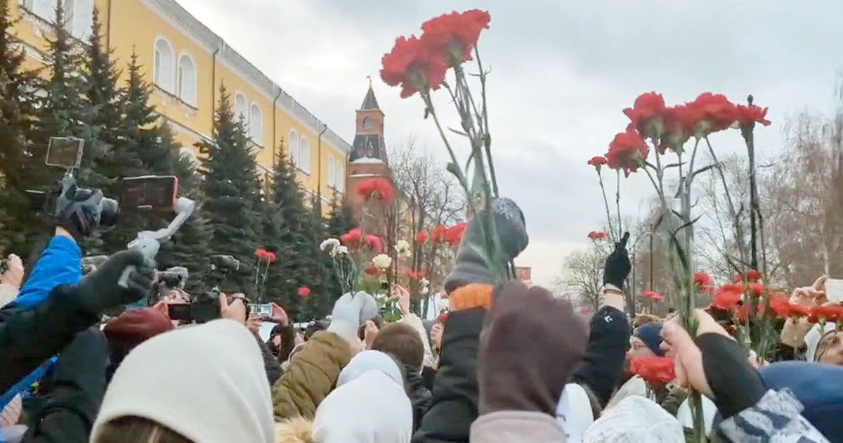 В Москве у Могилы неизвестного солдата прошла акция жен мобилизованных.