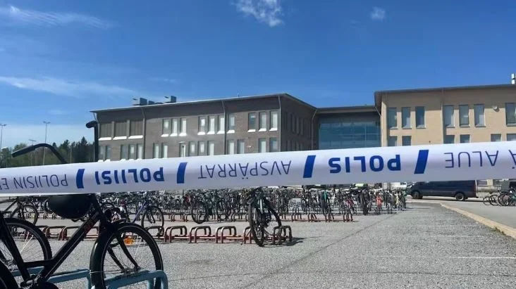 Trei elevi, răniți în urma unui atac cu cuțitul într-o școală din Finlanda.