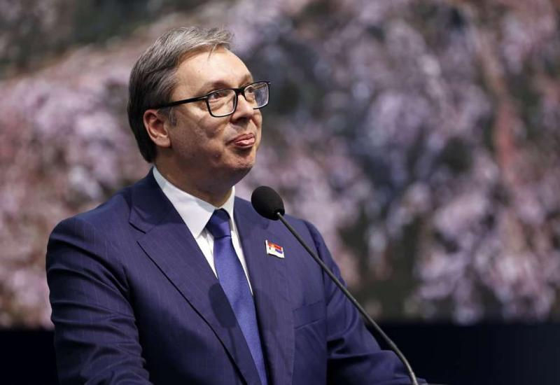 Vucic „și-a făcut vânt” spre un bestseller despre lupta împotriva revoluțiilor colorate.