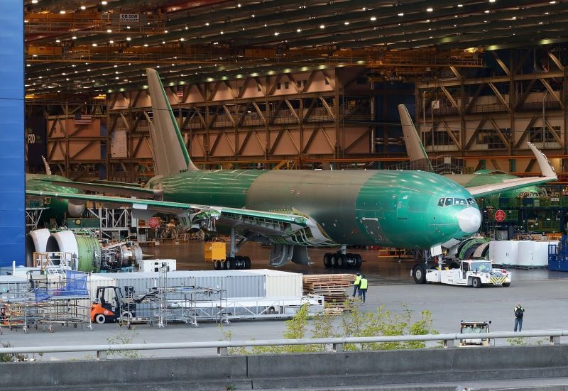 Boeing a prezentat cel mai mare și mai puternic avion cargo bimotor din lume.