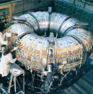 Doi moldoveni care muncesc în Rusia au furat de la unul dintre mai mari reactoare termonucleare experimentale din lume, „Tokamak T-15”, cinci tone de cupru, scrie presa rusă.
