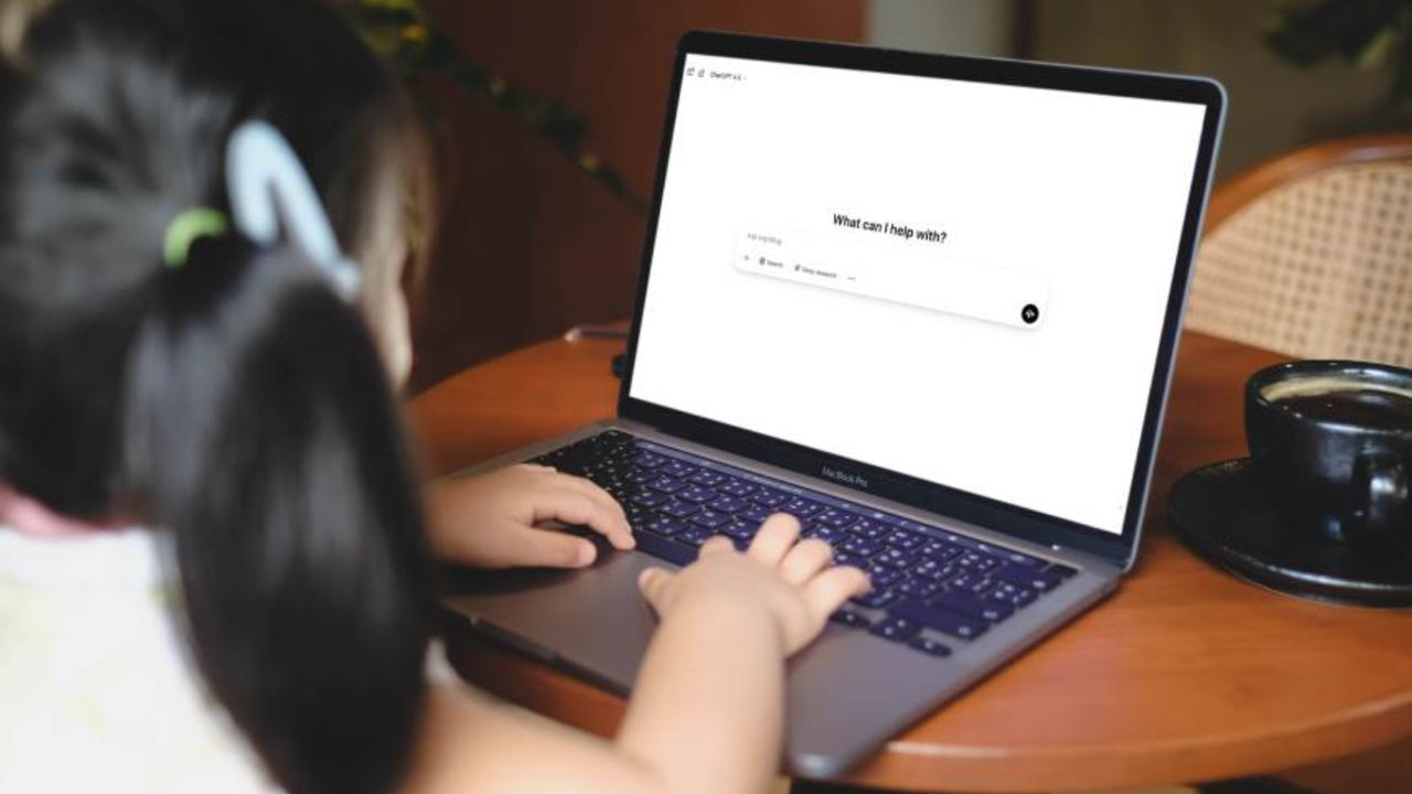 OpenAI va implementa în ChatGPT o funcție de detectare a vârstei utilizatorilor.
