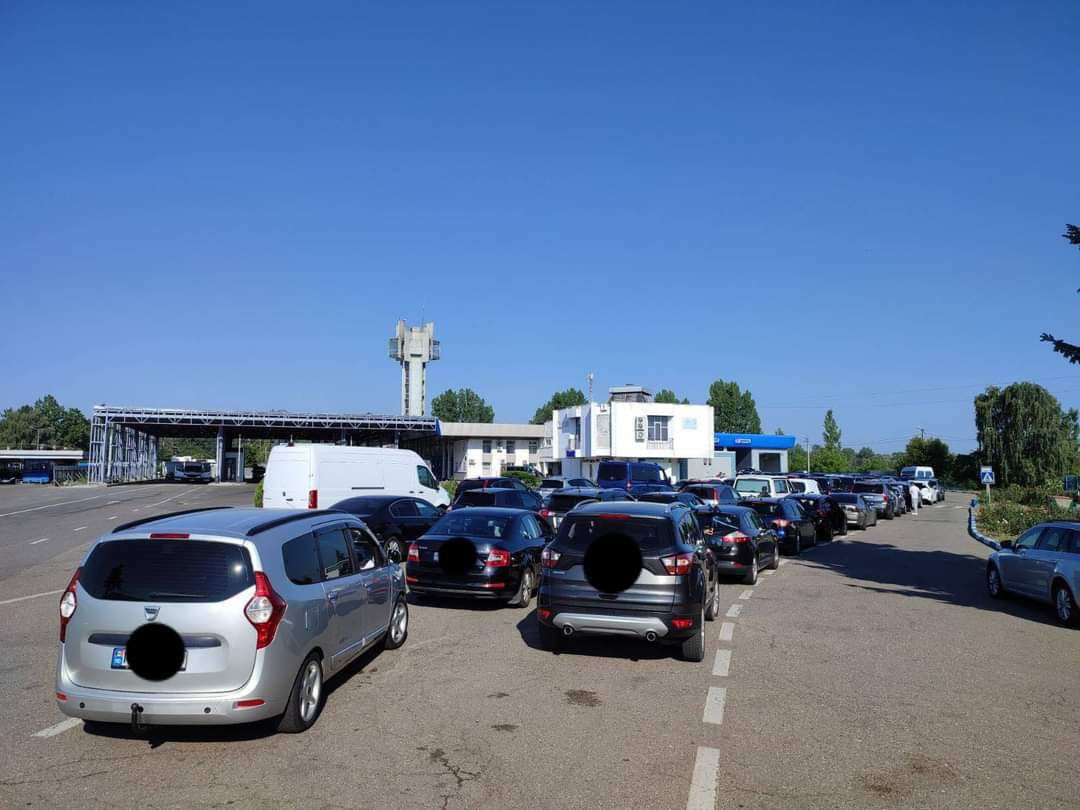 На КПП "Скулень" и "Леушень" наблюдается повышенный поток пассажиров.