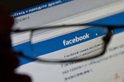 Facebook начнет проверять новости на достоверность.