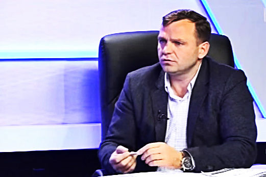 În cadrul emisiunii Puterea a Patra de la postul de televiziune N4, Andrei Năstase a recunoscut că este finul de cununie a lui Victor Țopa.
