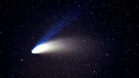 Pe 21 şi 22 martie, două comete se vor apropia foarte mult faţă de planeta noastră. Foto: destepti.ro