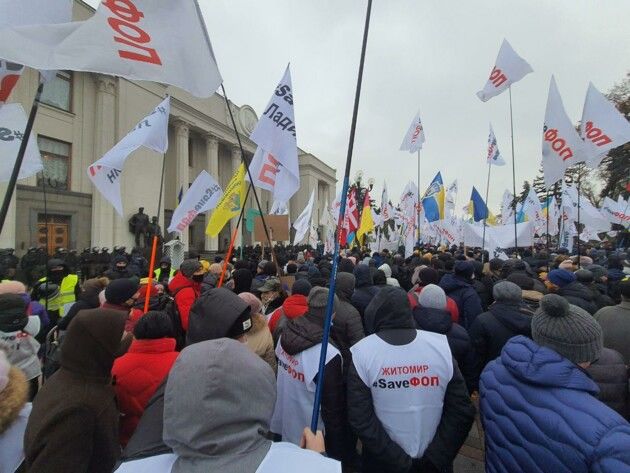 Митинг на Грушевского под Верховной Радой перерос в небольшие столкновения с правоохранителями.