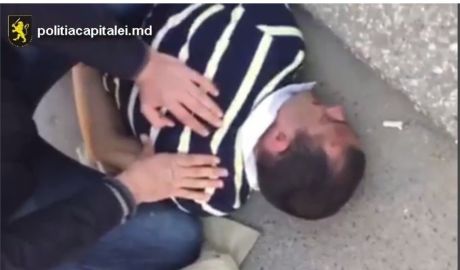 Potrivit poliţiei, victima se deplasa cu troleibuzul de pe linia 25.
