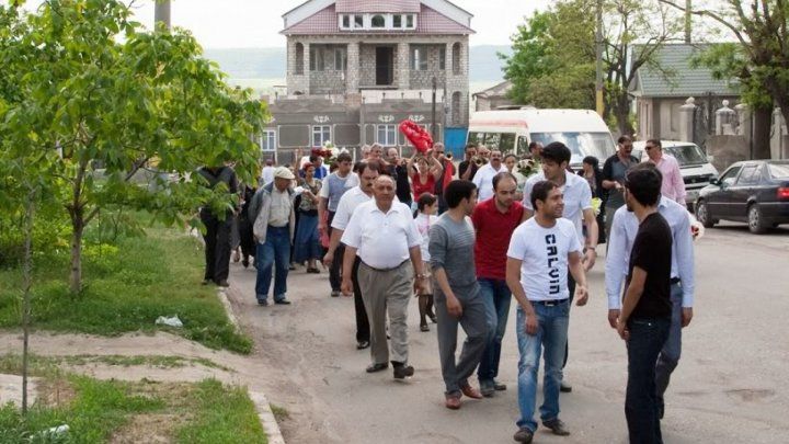 Молдавские ромы массово уезжают из страны за рубеж по причине бедности.