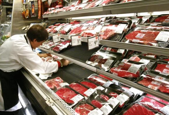 Carne de vită provenită de la animale cu tuberculoză, vândută în supermarketuri