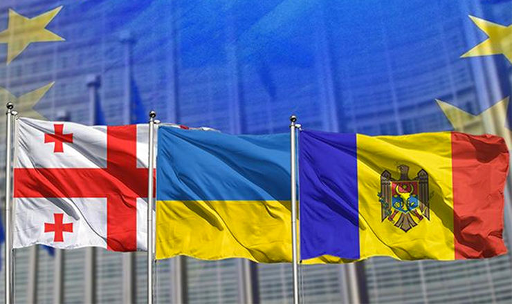 Парубий отметил, что Украина, Грузия и Молдова совместно проходят путь вступления в ЕС.