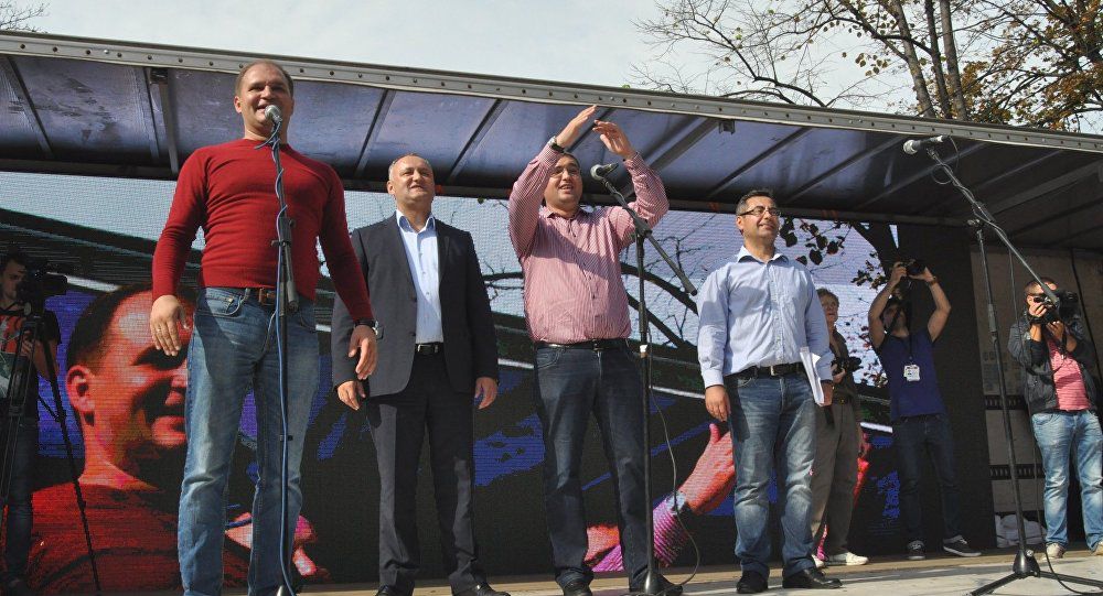 Igor Dodon, şi cel al „Partidului Nostru”, Renato Usatîi, au declarat că acţiunile comune de protest ale celor două formaţiuni vor continua până la momentul când toate revendicările protestatarilor vor fi îndeplinite.