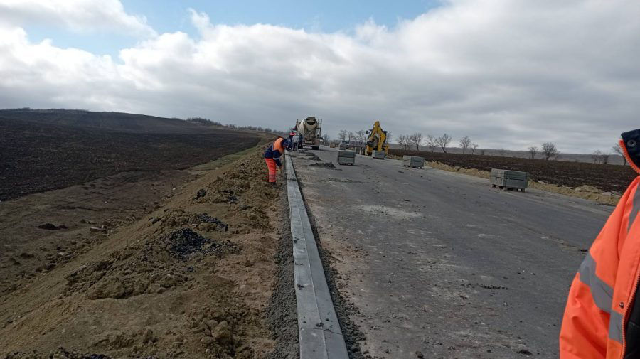 Длина реконструируемого участка трассы составляет 6,6 км.