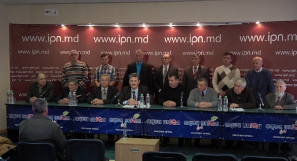 Voronin, înfruntat de un grup de comuniști: Mergeți la alegeri și votați-l pe Dodon.